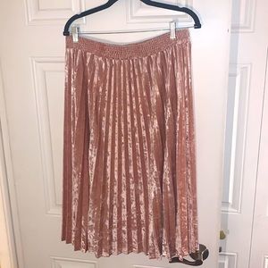 Blush velour pleated skirt size L